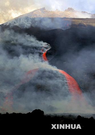 白小姐四肖期中特开奖和火山喷发时游客急逃与火山喷发急救
