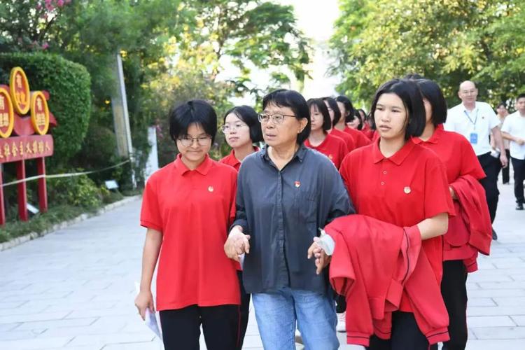 新澳800图库最新版本和张桂梅将第15次送考与张桂梅连续11年送考从未缺席